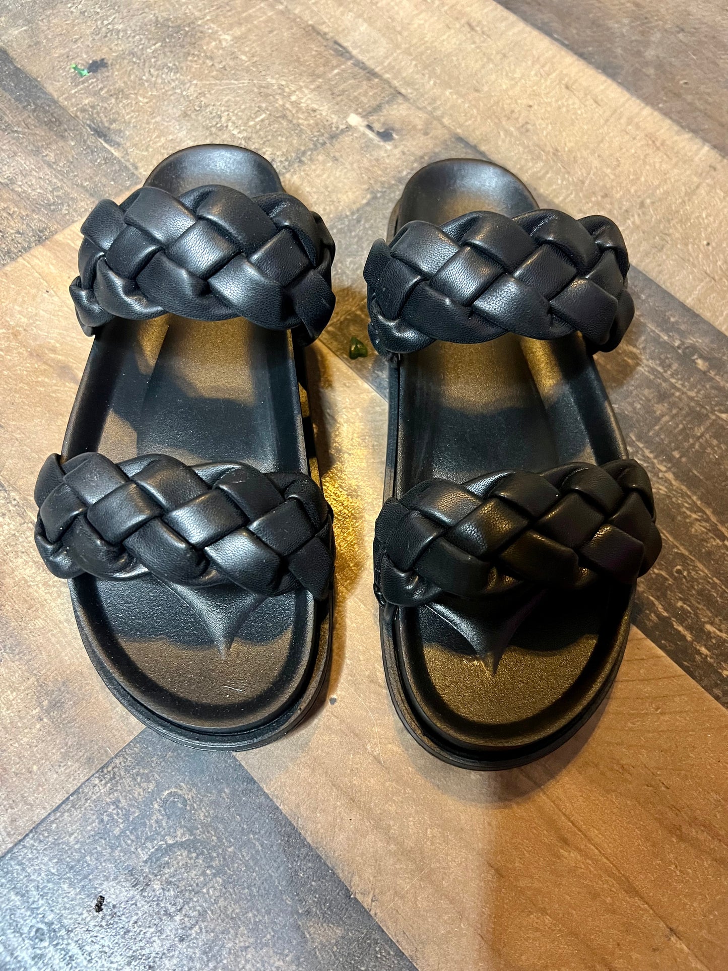 (5 & 7) Black Braided Slide