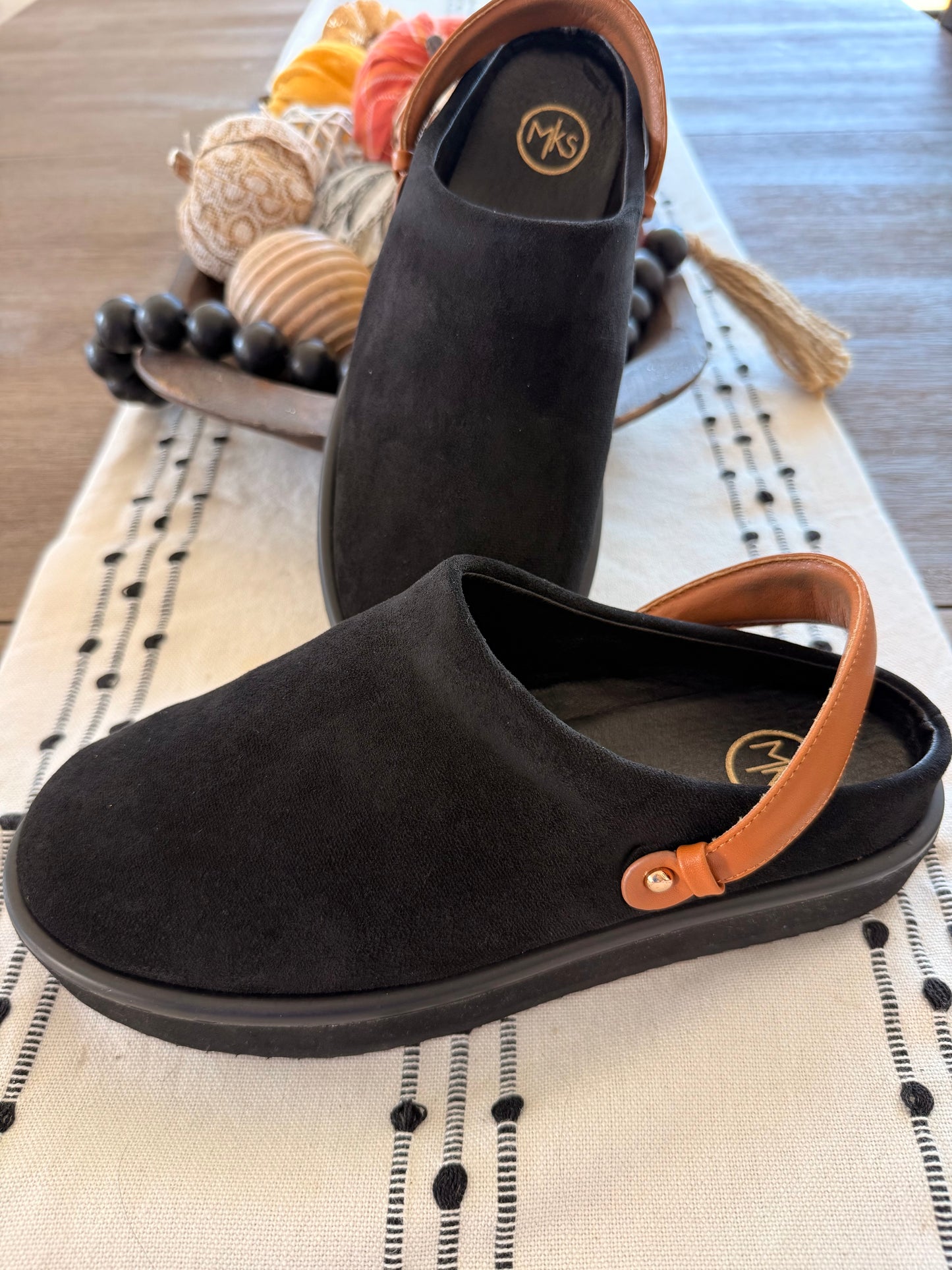 Quinn Black Clogs