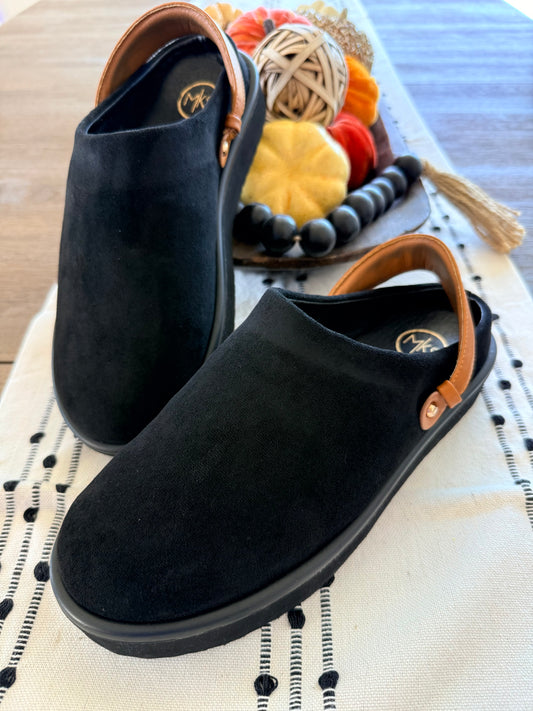 Quinn Black Clogs