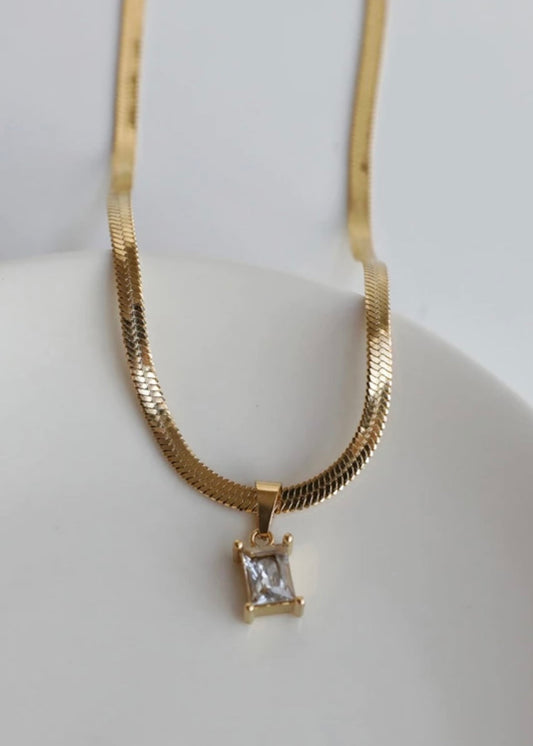 WHITE DIAMOND NECKLACE