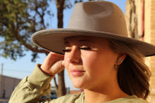 Load image into Gallery viewer, Whitney Wide Brim Hat