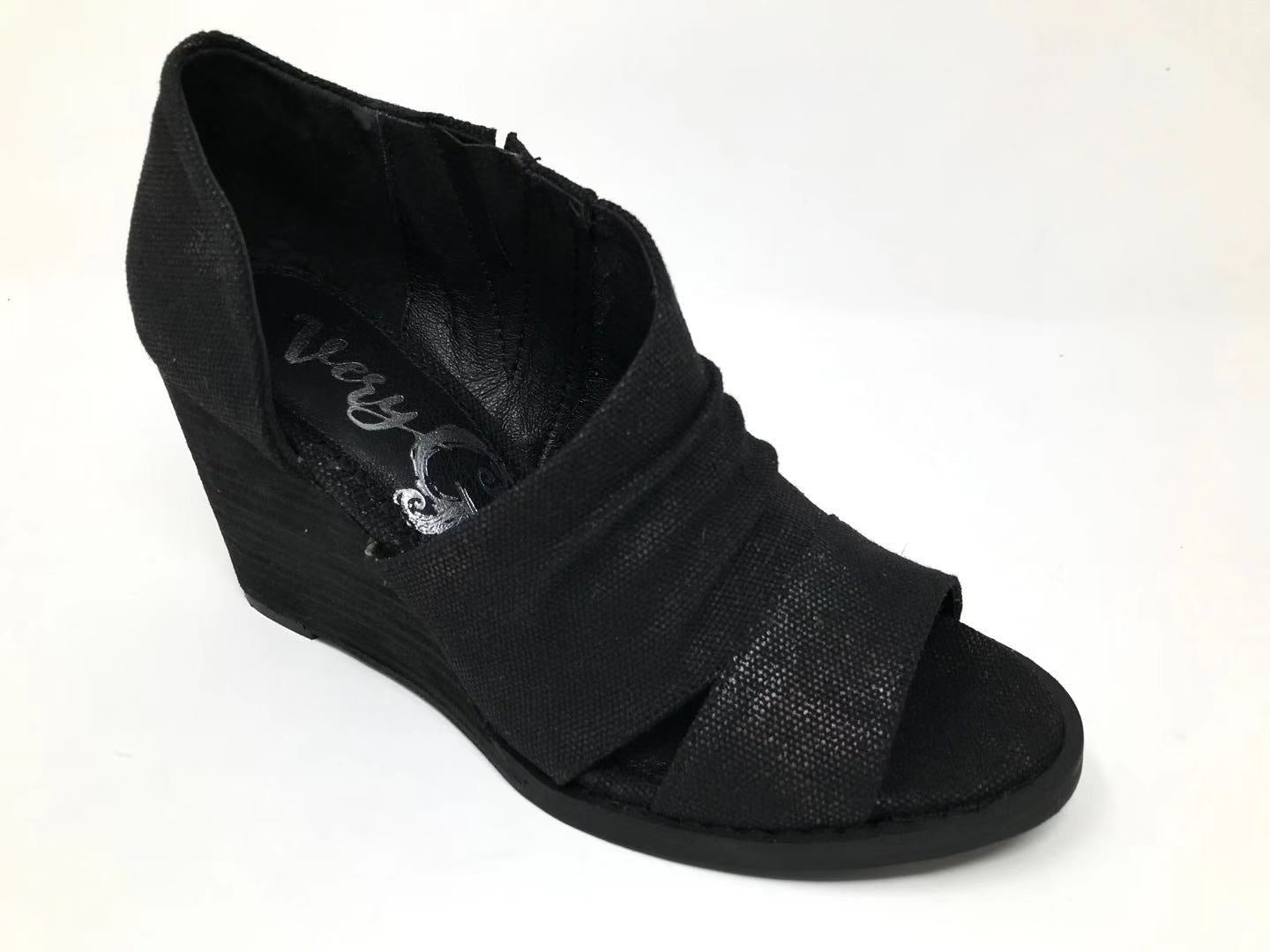 (8.5) Black Wrap Wedges