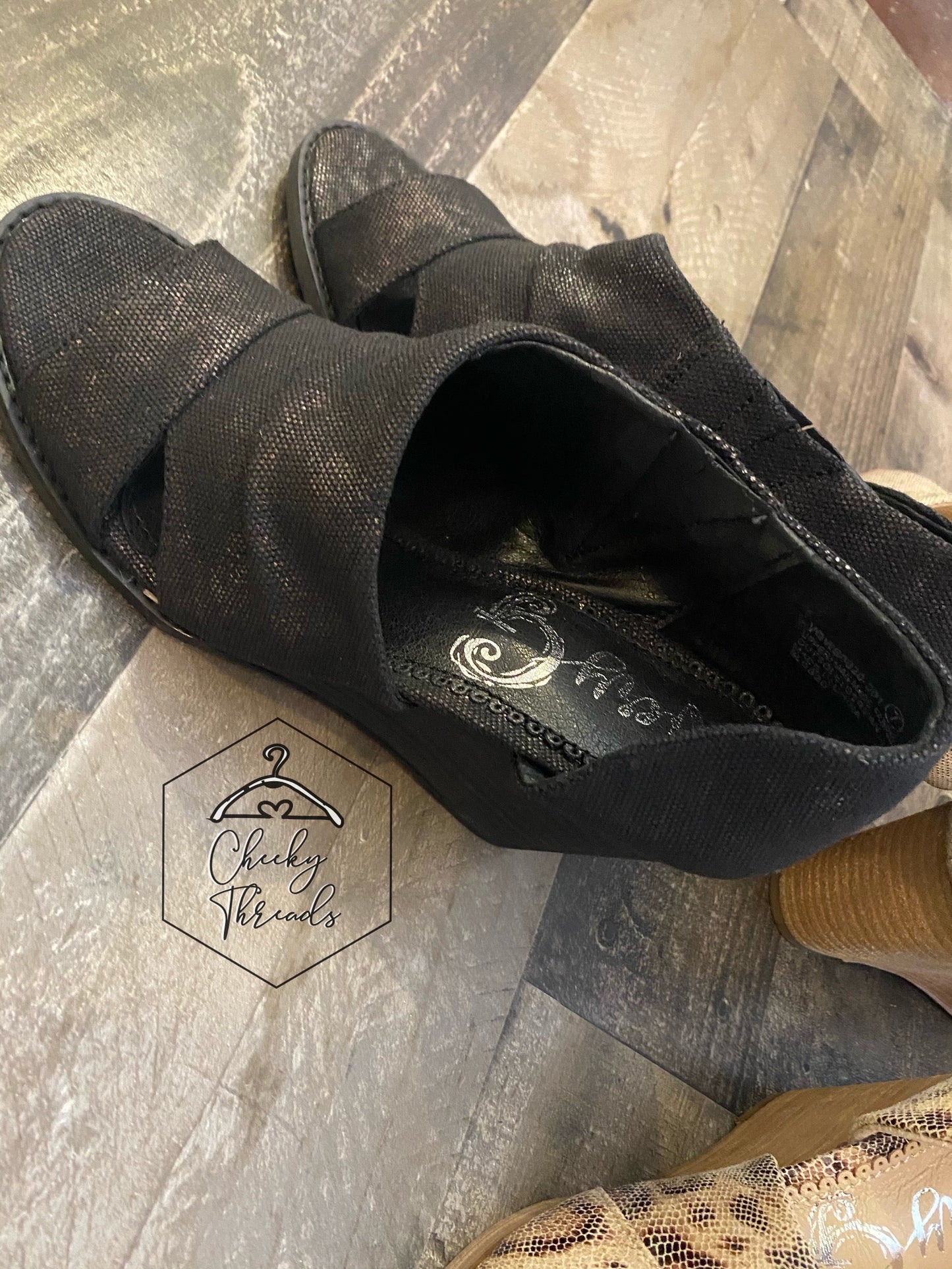 (8.5) Black Wrap Wedges