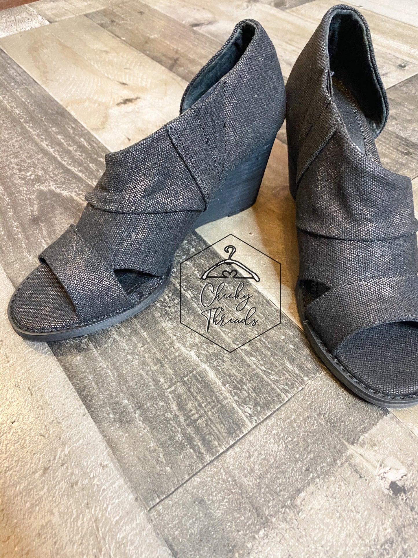 (8.5) Black Wrap Wedges