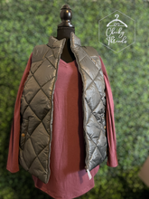 Load image into Gallery viewer, Gray Puffer Vest